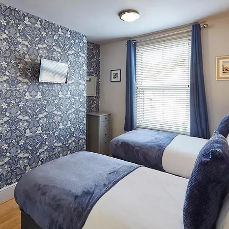 Host & - May House Holiday home *